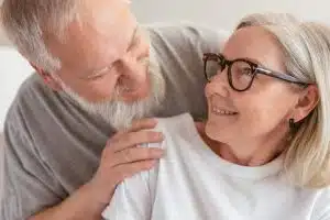 Clubs de rencontres pour seniors célibataires : guide complet pour trouver l’amour en ligne