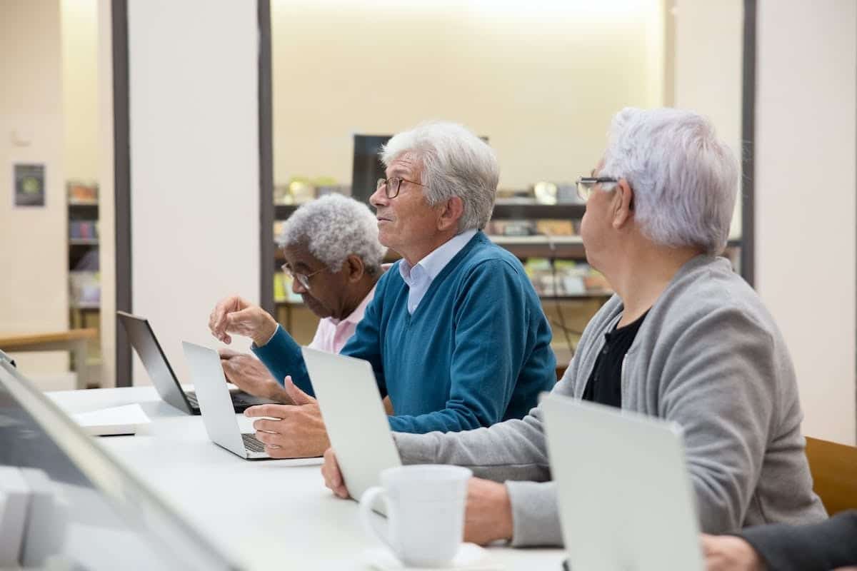 Les avantages des équipements connectés et objets connectés pour les seniors