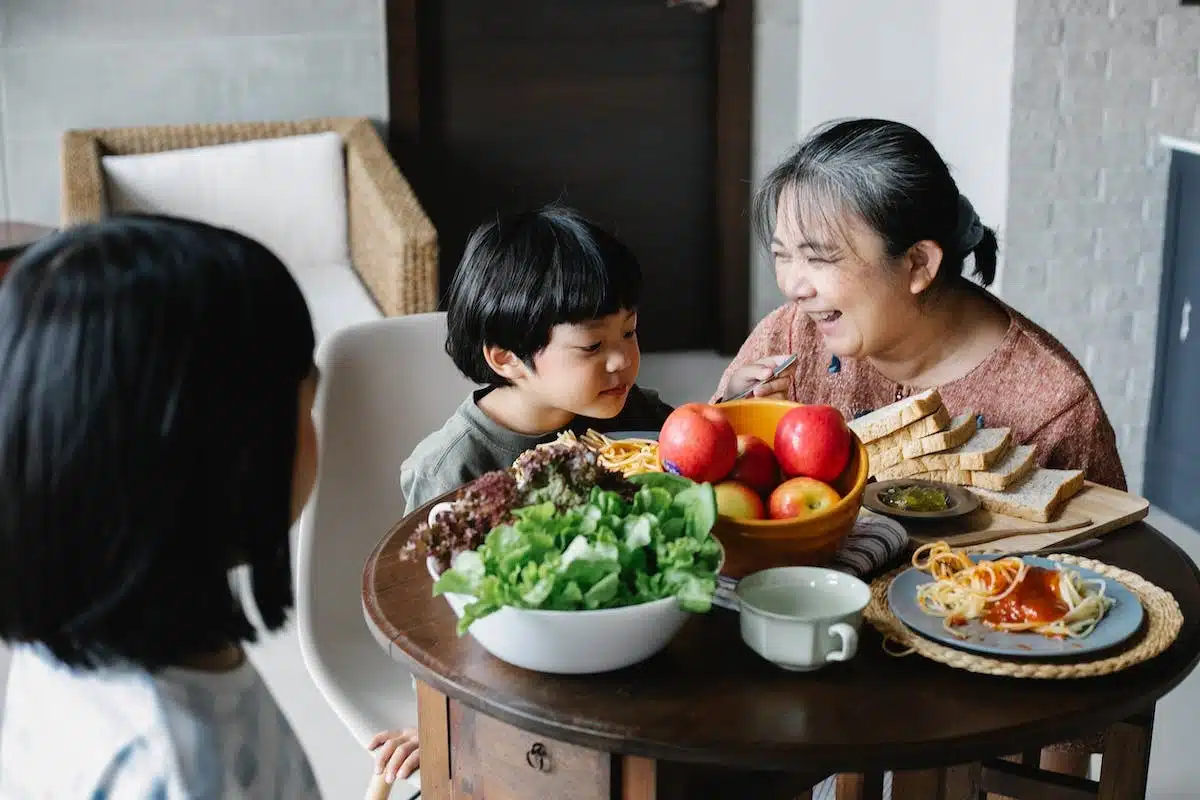 L’importance d’une alimentation équilibrée pour maintenir la santé des seniors
