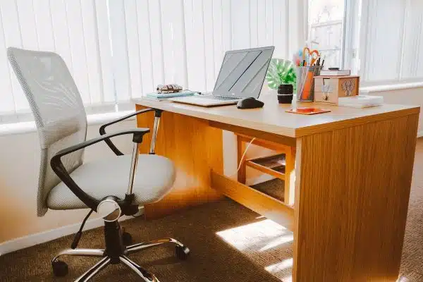 Les chaises ergonomiques incontournables pour les seniors actifs