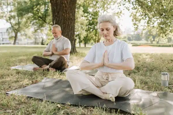 Les avantages de la méditation pour les personnes âgées