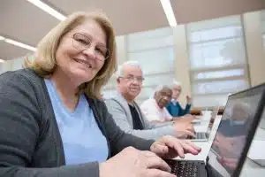 Les avancées technologiques pour favoriser l’indépendance des personnes âgées