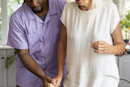 Aide à domicile pour les seniors : et si déléguer rendait la retraite plus légère ?